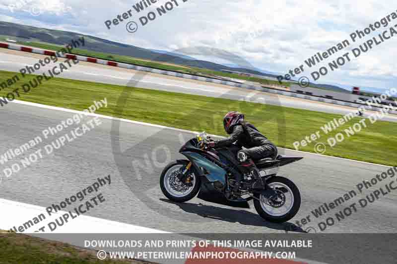 cadwell no limits trackday;cadwell park;cadwell park photographs;cadwell trackday photographs;enduro digital images;event digital images;eventdigitalimages;navarra;no limits trackdays;peter wileman photography;racing digital images;trackday digital images;trackday photos